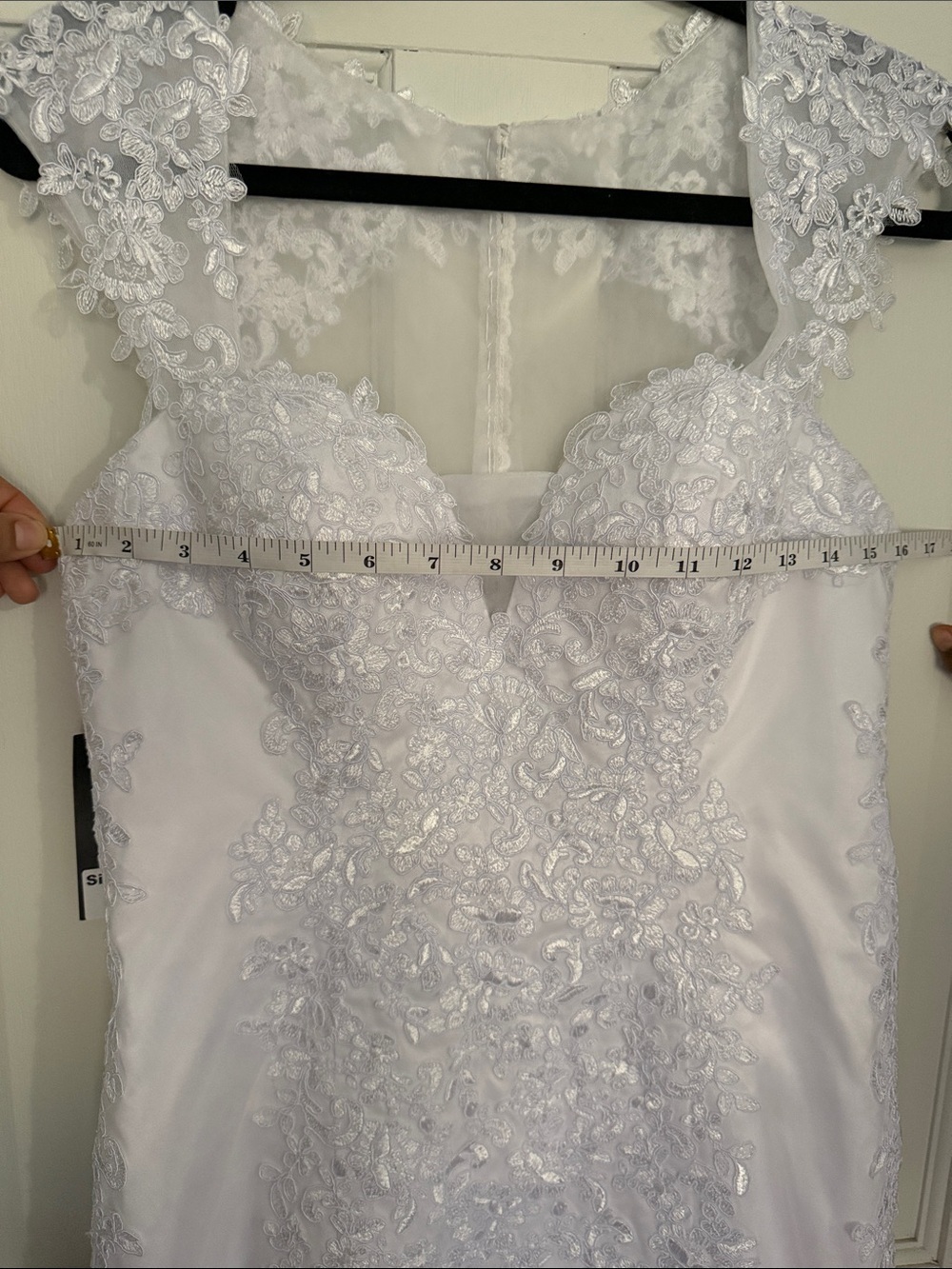 Ivory Lace Mermaid Wedding Dress with Floral Appliqué - Picture 10 of 16